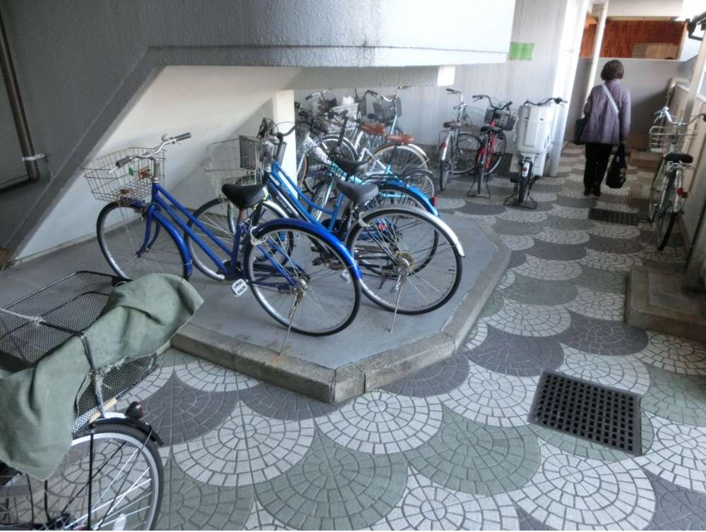 ユーハウス志賀本通 イメージアップ工事前（工事概要：階段横通路）工事前