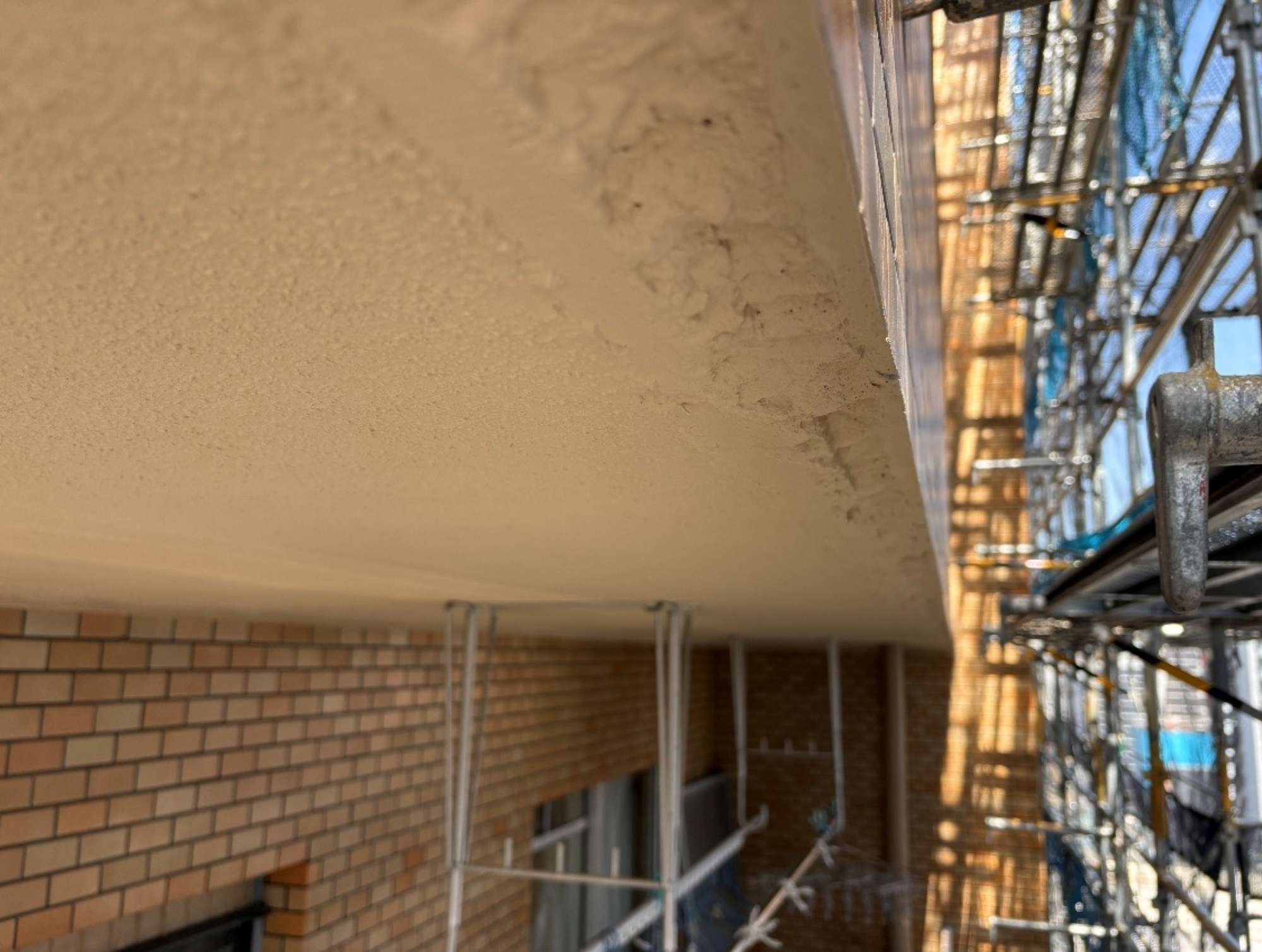 ライオンズマンション東桜 大規模修繕工事の工事中　剥落対策2