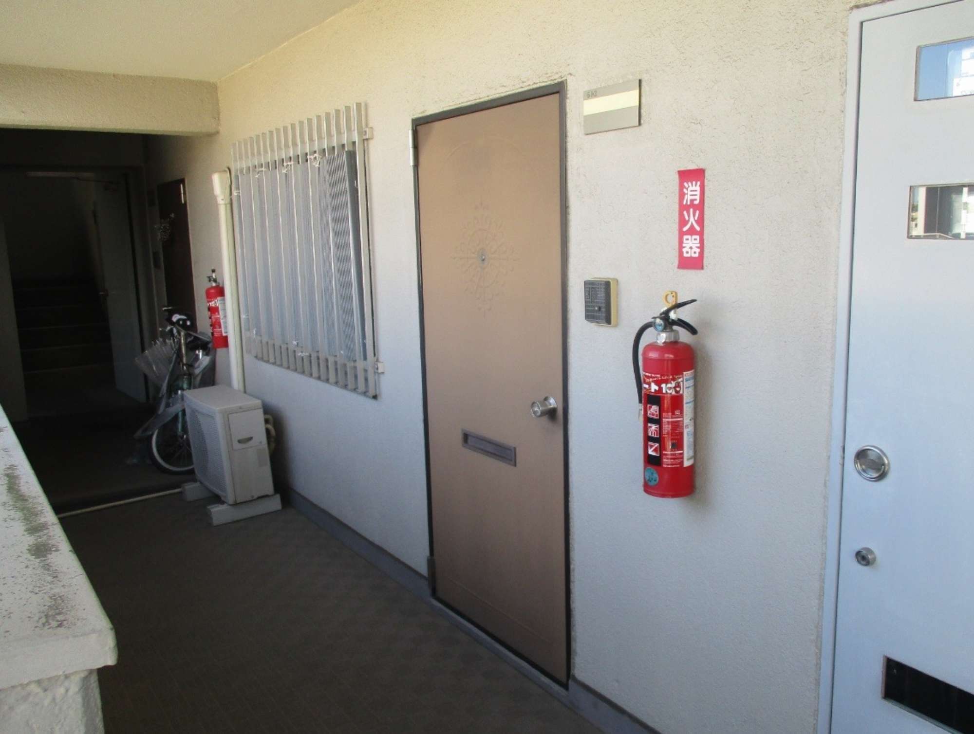 エスポア堀田 玄関扉